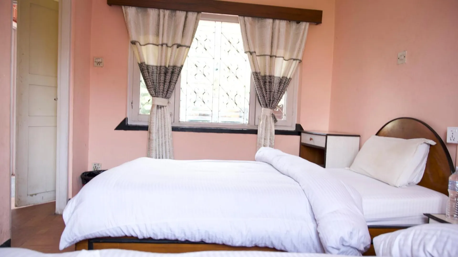 Nirvana Green Peace Home كاتماندو بيت ضيافة